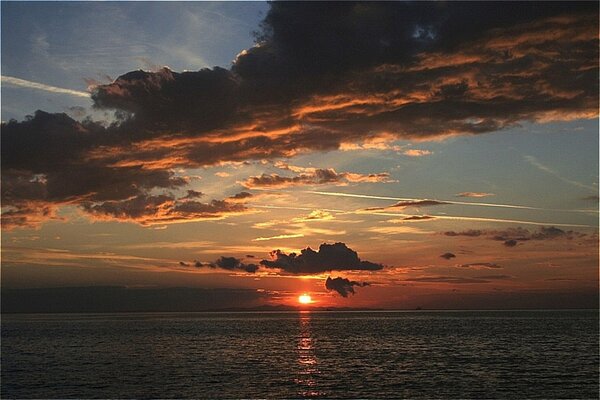 Περισσότερες πληροφορίες για το "sunset at Patra"