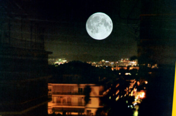Η Σελήνη πιο κοντά...