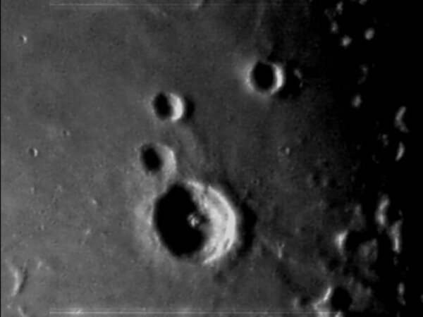 Κρατήρας  Billialdus, μαζί με τον α, β, και τον Konig