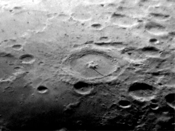 Ο κρατήρας Petavius (177Km)