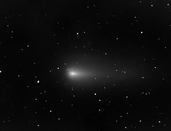 To C κομμάτι του κομήτη και ο PGC070366 σε έκλειψη