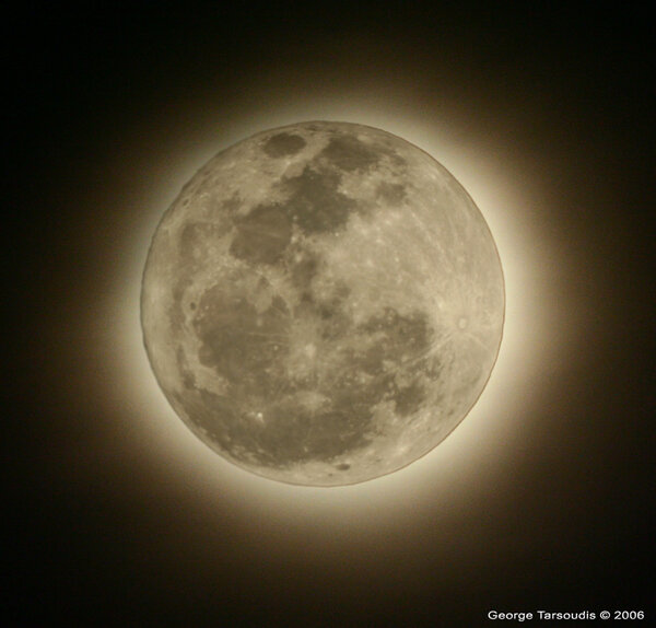 Το φωτοστέφανο και η Σελήνη μας
