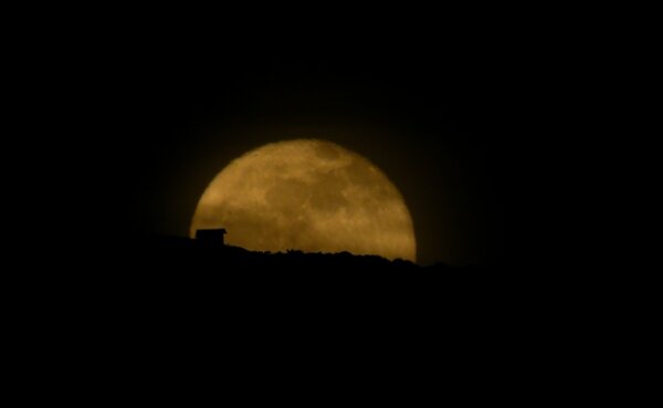 Περισσότερες πληροφορίες για το "Moonrise"