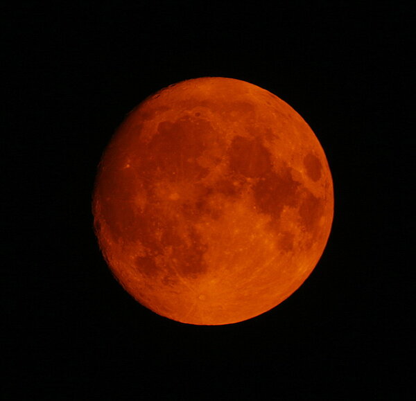 Κόκκινο φεγγάρι.