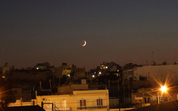 Twilight Earthshine