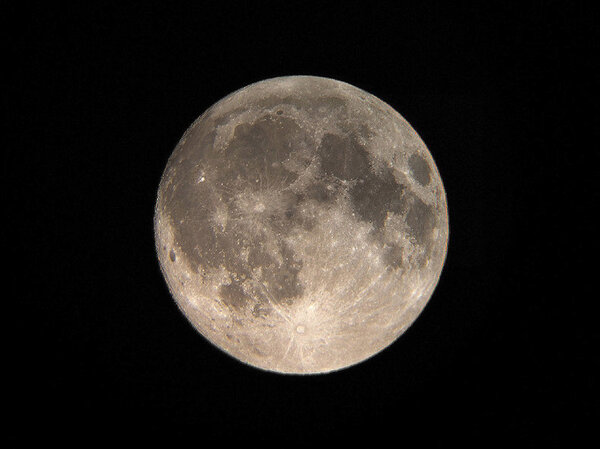 Περισσότερες πληροφορίες για το "Almost Full Moon"