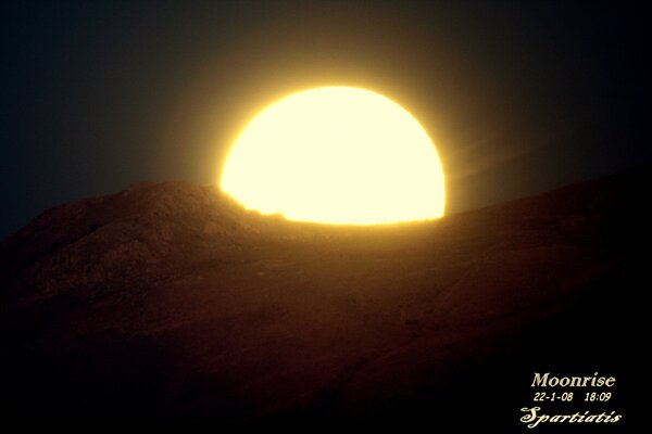 Περισσότερες πληροφορίες για το "Moonrise ."