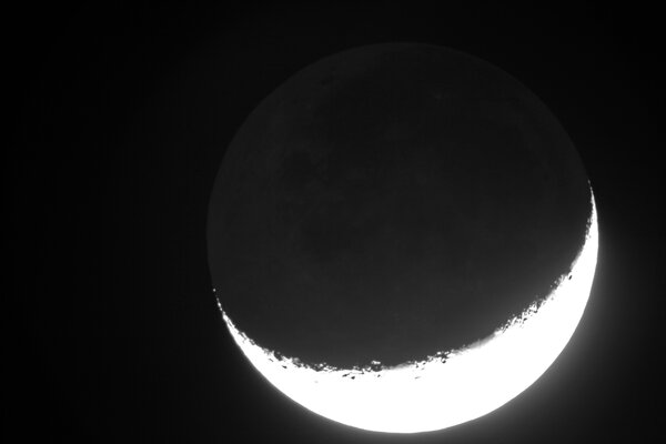 Το φεγγάρι από το Σούνιο με υπερέκθεση.