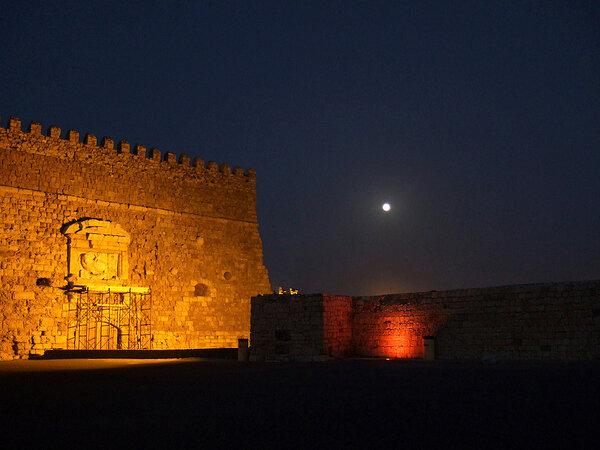 Close up on Moon Rise & Koules Fortres