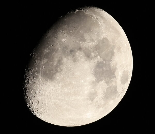 Σελήνη με μικρό αποχρωματικό και την 450D - 5.2.2009