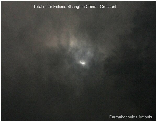Cressent Clouds Nebula - Shanghai 22/07/2009
