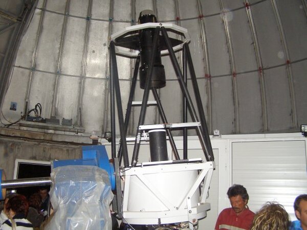 Το τηλεσκόπιο του πανεπιστημίου του Maxplanck στην Γερμανία εγκατεστημένο δίπλα από το αστεροσκοπείο του Σκίνακα