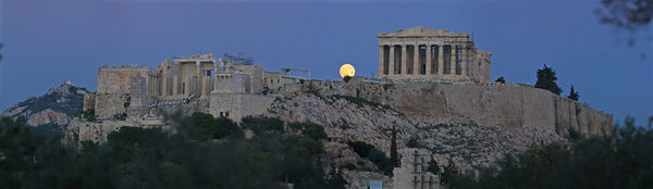 Σελήνη, Ακρόπολη, Λυκαβηττός, τσολιάδες, σκαλωσιές κλπ