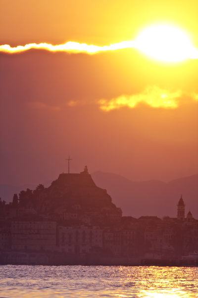 Παλαιό Φρούριο και πόλη της Κέρκυρας, Ανατολή