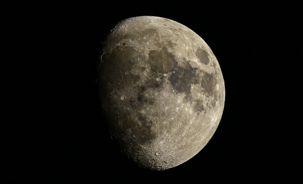 Περισσότερες πληροφορίες για το "Moon 10,67 Days Old - Waxing Gibbous"