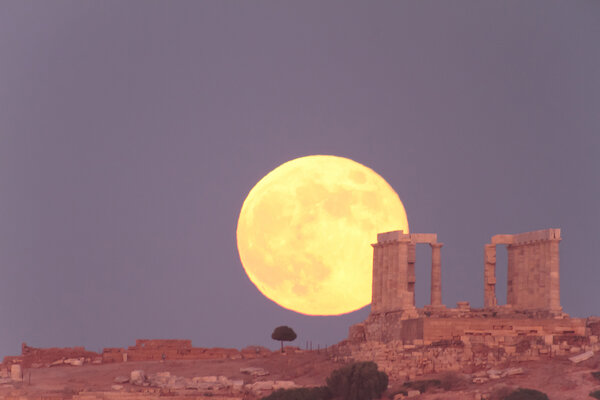 Περισσότερες πληροφορίες για το "Πανσέληνος 15_07_2011"