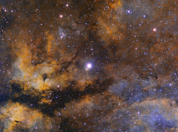 Περισσότερες πληροφορίες για το "Ic1318 - Sadr Nebula (hubble Palette)"