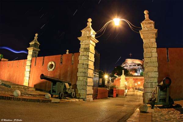 Πύλη Παλαιού Φρουρίου, Contrafossa & Αστρικά Ίχνη
