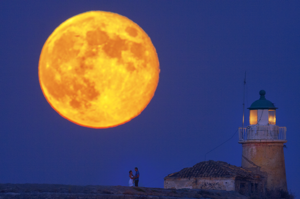 Μια Πανσέληνος για τους Ερωτευμένους, Fullmoon For Honeymooners