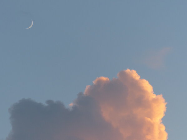 Σελήνη και σύννεφα