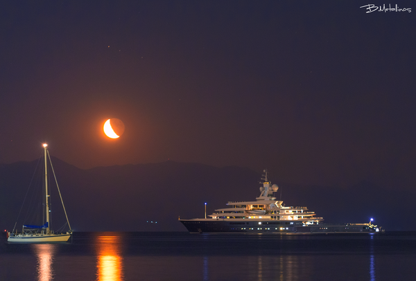 Φεγγάρι Ανατέλλων & Luna Yacht στον κόλπο της Γαρίτσας