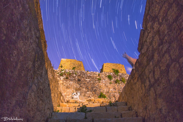 Αστρικά ίχνη στην Pazza Bassa του Προμαχώνα Σαραντάρη, Κέρκυρα