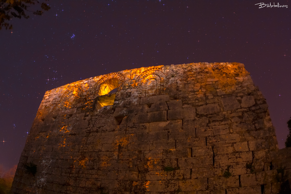 Νυχτερινό Τοπίο πάνω απο το αρχαίο τείχος της Κόρκυρας