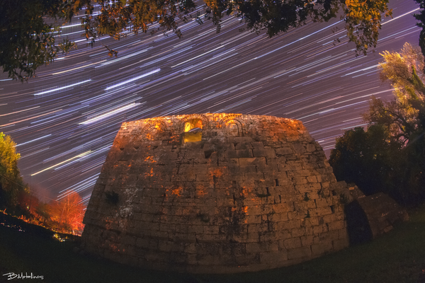 Ίχνη Αστέρων πάνω  απο το αρχαίο τείχος της Κόρκυρας, Παναγία Νεραντζίχα