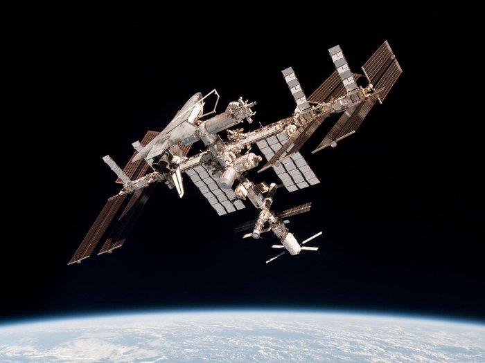 The_International_Space_Station_with_ATV-2_and_Endeavour_node_full_image_2.jpg.d0acbe73abf48beb231b7202b577d8ef.jpg