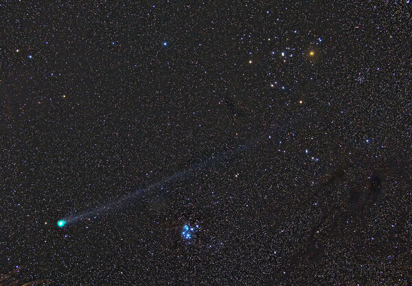 Κομήτης Lovejoy C2014q2 με Πλειάδες και Υάδες