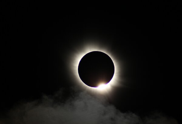 Περισσότερες πληροφορίες για το "Faroes Islands 20/3/2015 - Diamond Ring."