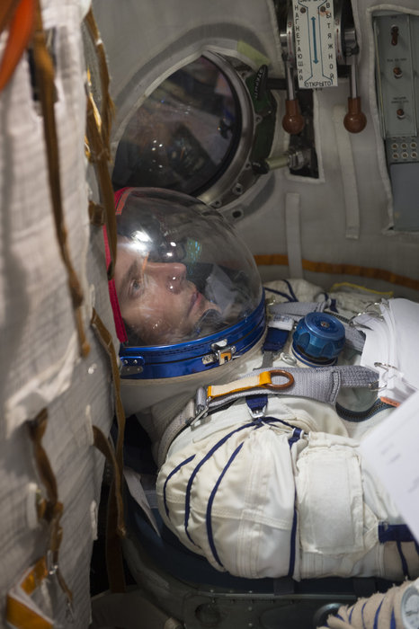 Thomas_during_training_in_the_Soyuz_TMA_simulator_node_full_image_2.jpg.ef6f34c894d41f218daf046a1e59f21a.jpg