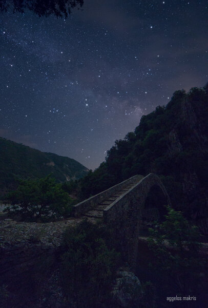 Γεφύρι Αρτοτίβας (600 ετών, Εύηνος ποταμός)