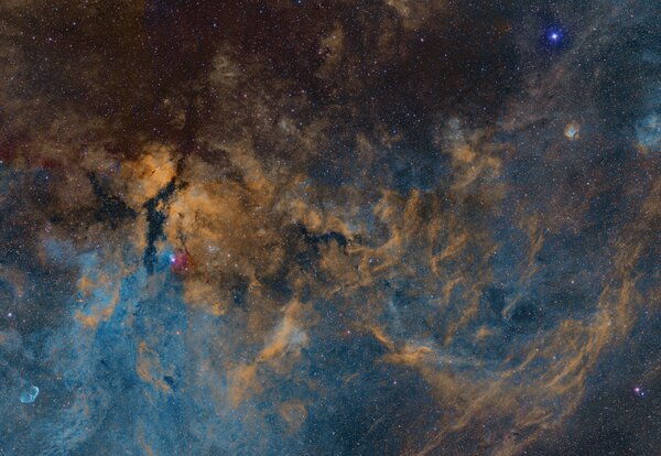Μωσαικό 8 κομματιών (Hubble Palette) της περιοχής Gamma Cygni του αστερισμού του Κύκνου (Cygnus)