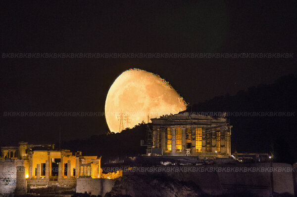 Ανατολή Σελήνης πάνω απο την Ακρόπολη