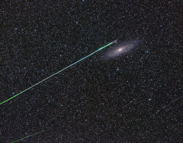 Περισσότερες πληροφορίες για το "Andromeda Galaxy (m31) With Perseids"