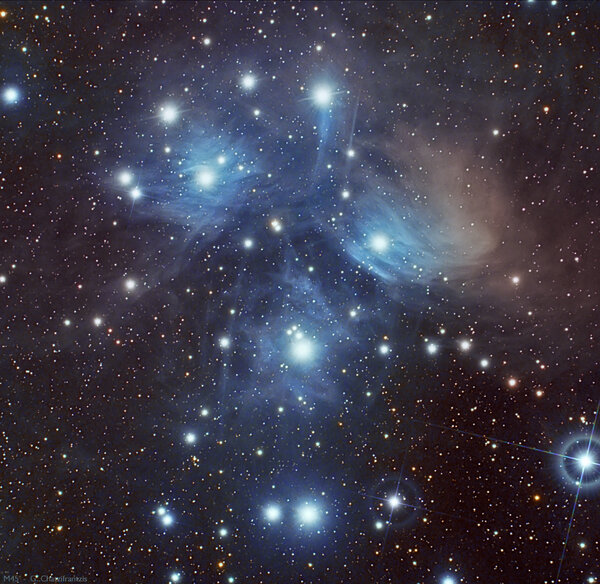 M45 Ανοικτο Σμηνος(Οι 7 αδελφές)