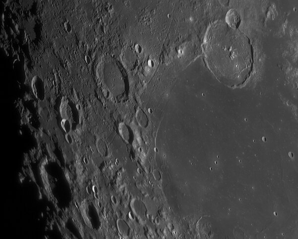 Περισσότερες πληροφορίες για το "MARE HUMORUN--Crater GASSENDI"