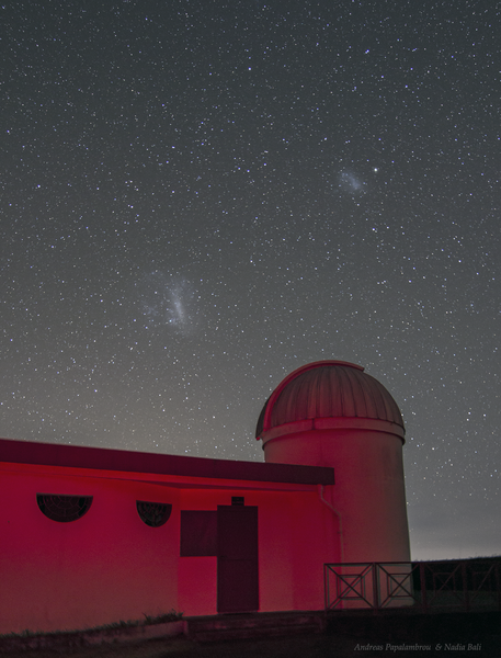 Περισσότερες πληροφορίες για το "The Magellanic Clouds Over The Observatoire Des Makes, La Reunion"