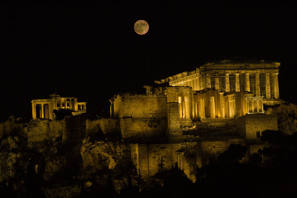 Περισσότερες πληροφορίες για το "Ακρόπολη φεγγάρι 31/10/20"