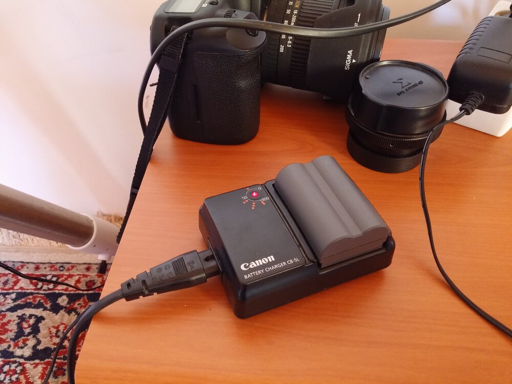 1184365590_Canon40dchargersigma.thumb.jpg.fdf2659d4cc582daa9b60c48badf16c7.jpg