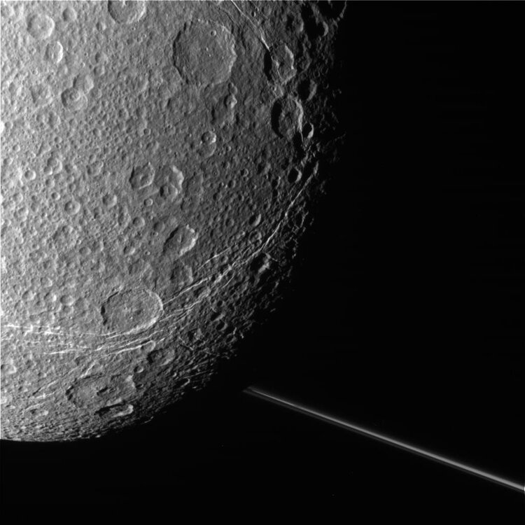 610190main_cassini20111212c-full_full.thumb.jpg.51abdbb8cffba033f5934533cb87f1c4.jpg
