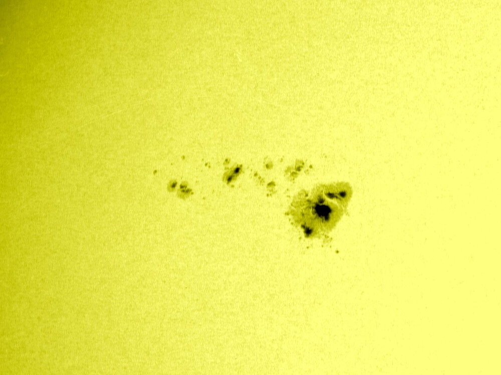 647646main_sunspot-zoom_full.thumb.jpg.0f9020387efbd5f296223458bcda645d.jpg