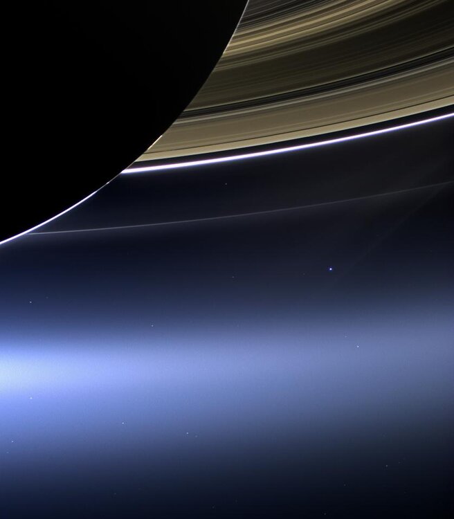 91136765_Cassini20Saturn20Earth.thumb.jpg.e2bfa4989378f20aa50d085d9da269d1.jpg