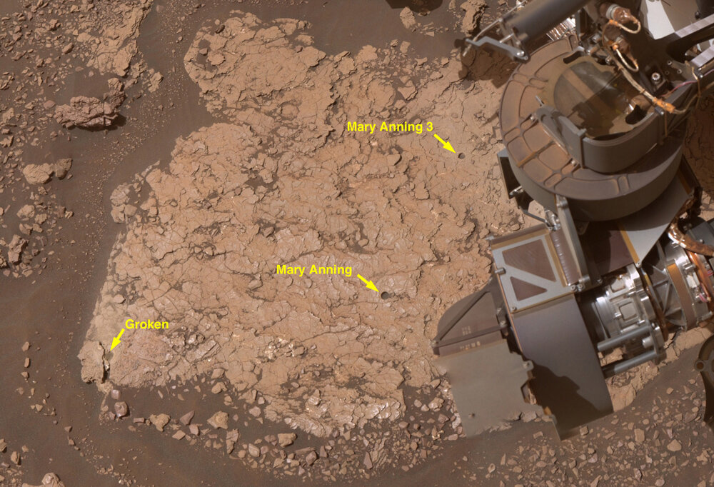 940_close-up_shot_of_the_three_drill_holes_created_by_nasas_curiosity_mars_rover_at_mary_anning.thumb.jpeg.148e162158525d1f06a31dc1c2c8076b.jpeg