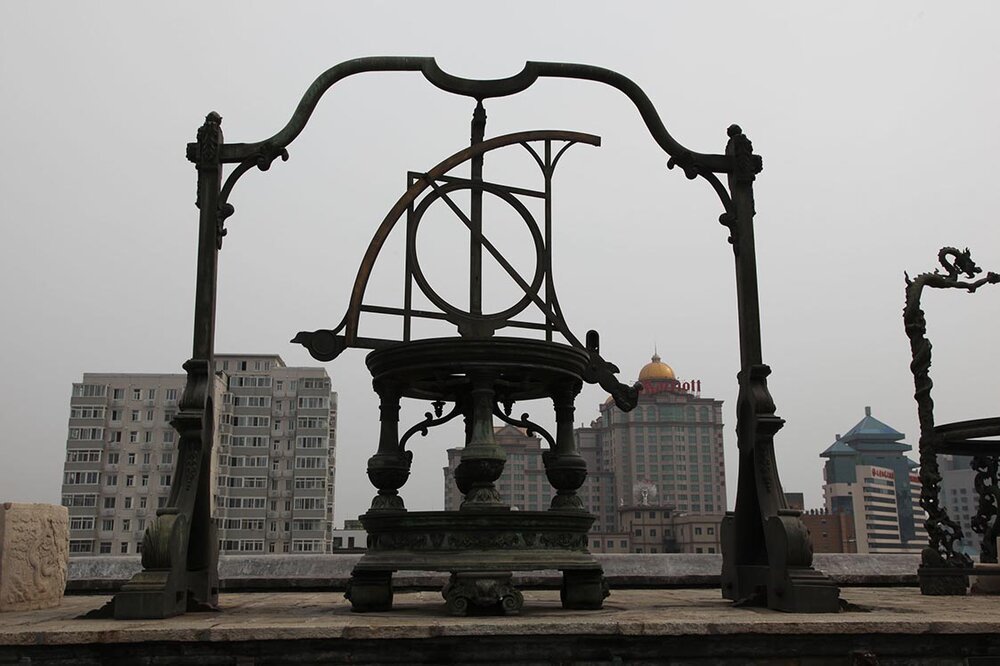 Beijing_Ancient_Observatory_20090715-06.thumb.jpg.f1c85ff893a2ee752f2acf889af7cc20.jpg