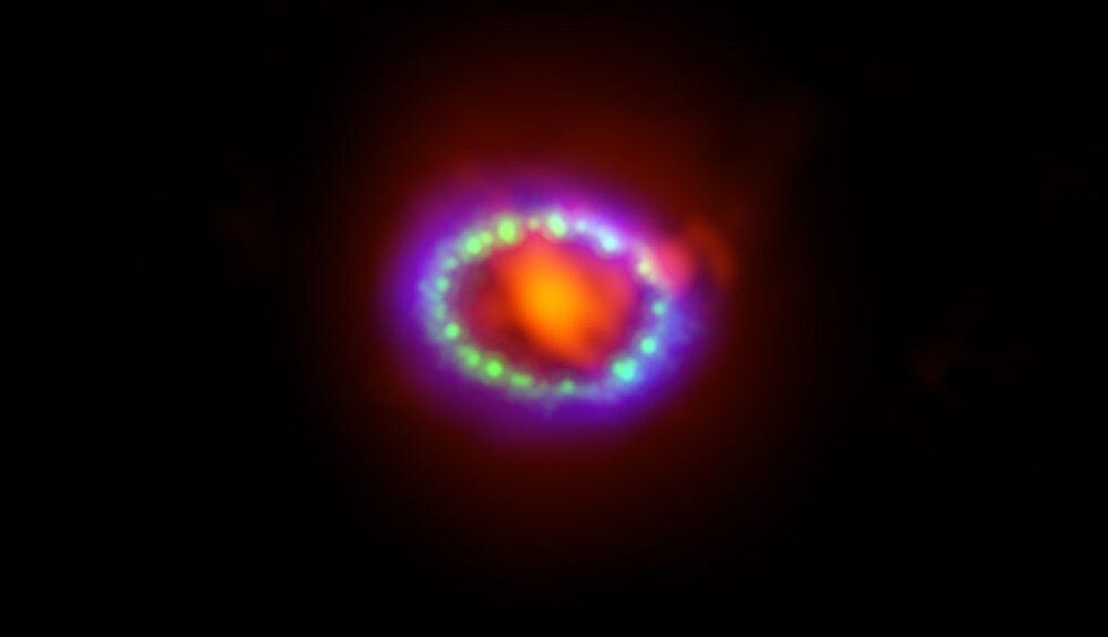 Composite_image_of_Supernova_1987A.thumb.jpg.b4f245cf510d1d2e5896360ccaa62947.jpg