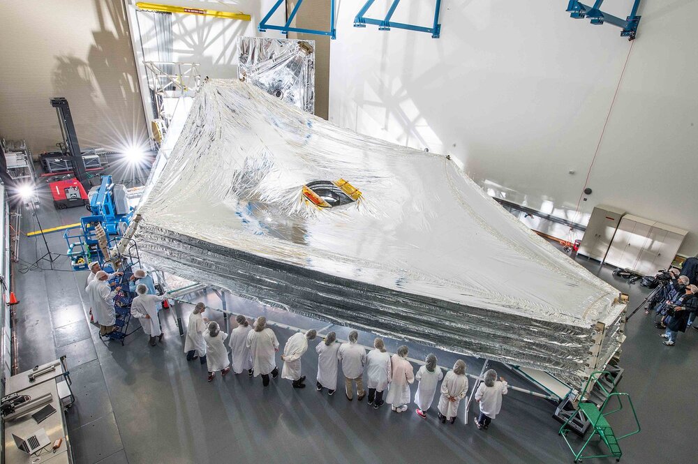 James_Webb_telescope_sunshield.thumb.jpg.2f50bacd379efe90bca548b98bef271a.jpg