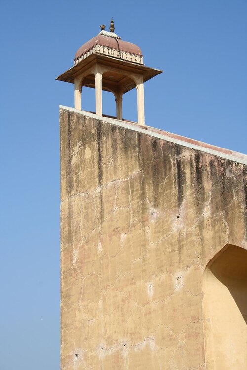 Jantar_Mantar_in_Jaipur_giant_sundial.thumb.jpg.6e74ba7e28be45ded774c267adfed1fd.jpg