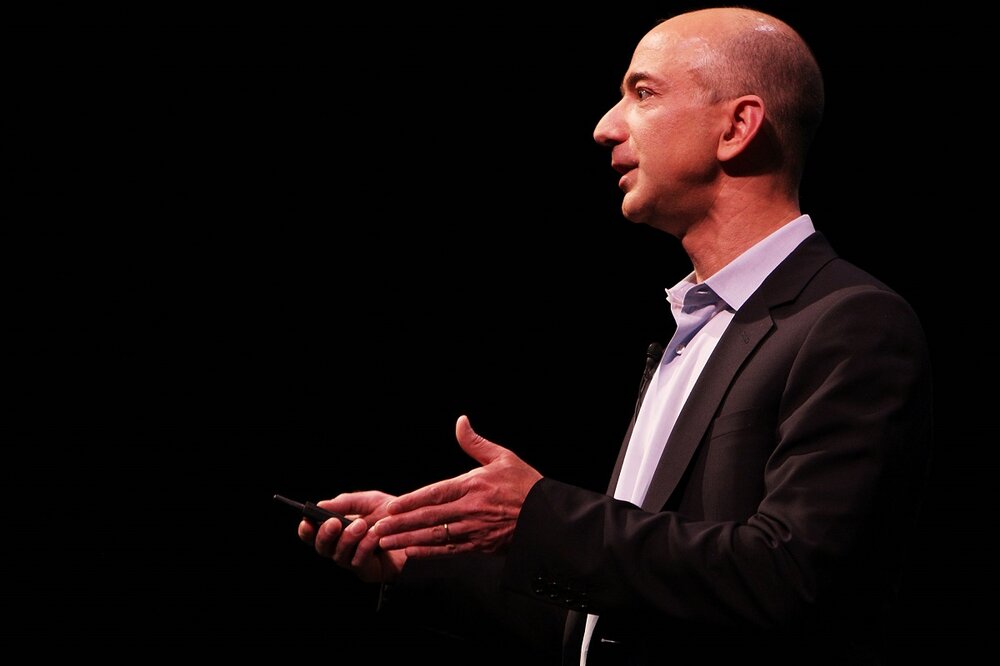 bezos-2.thumb.jpg.9a412394a7d297ac36b76cee46d9ee9d.jpg